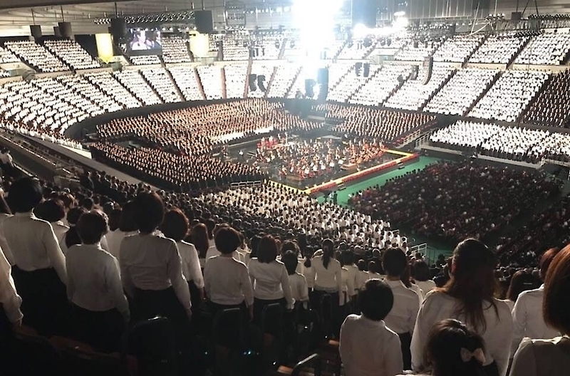 10,000 member choir during the concert inside Osaka-Jo Hall