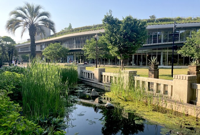 Arts_Cntr/exterior_2